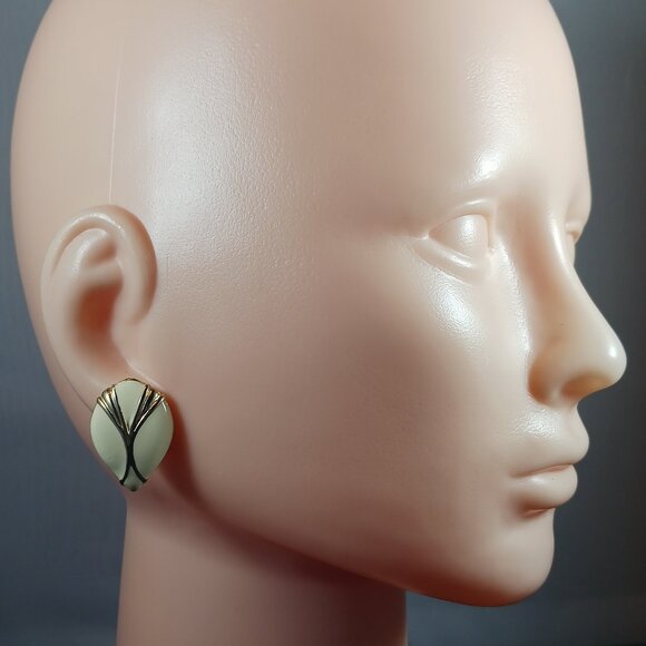 Vintage 80's Gold Tone Cream Enamel Women's Piercing Earrings - Picture 2 of 9